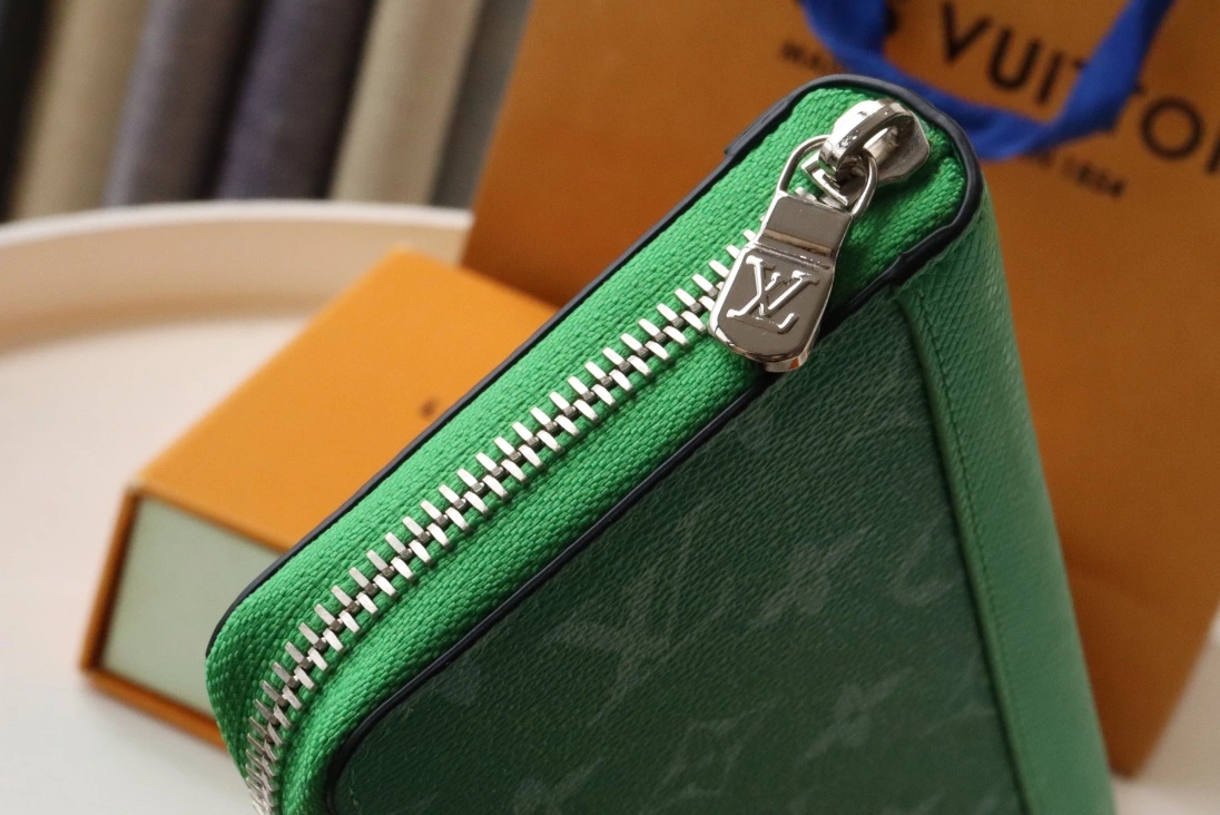 Unique 698 Louis Vuitton AAA Quality Card Case