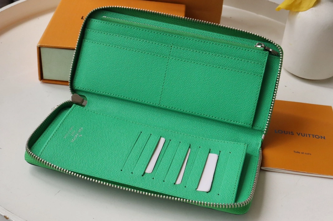 Unique 698 Louis Vuitton AAA Quality Card Case