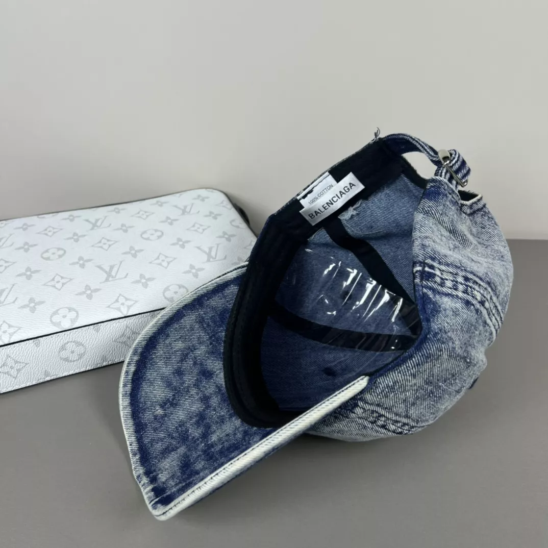Unique 7019 Balenciaga Caps