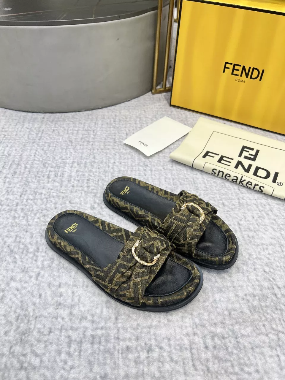 Unique 756 Fendi Slippers For Women
