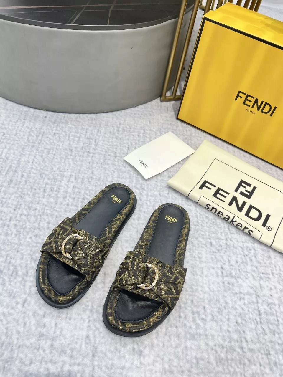 Unique 756 Fendi Slippers For Women
