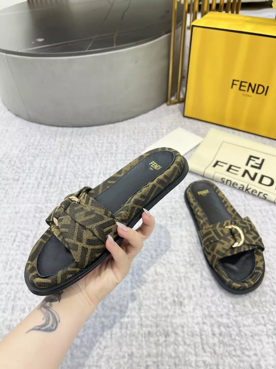 Unique 756 Fendi Slippers For Women