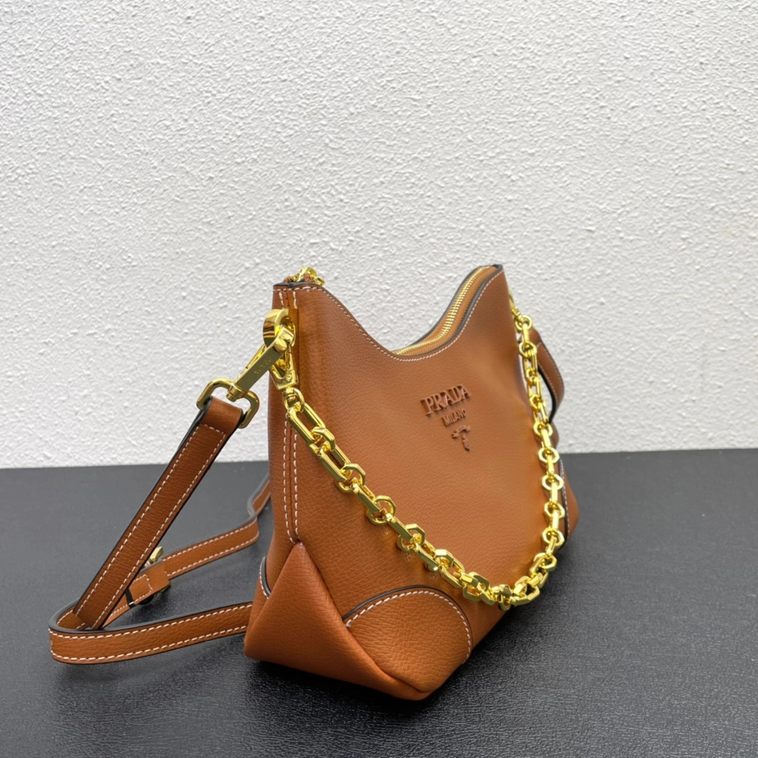 Unique 7575 Prada AAA Quality Messenger Bags For Women