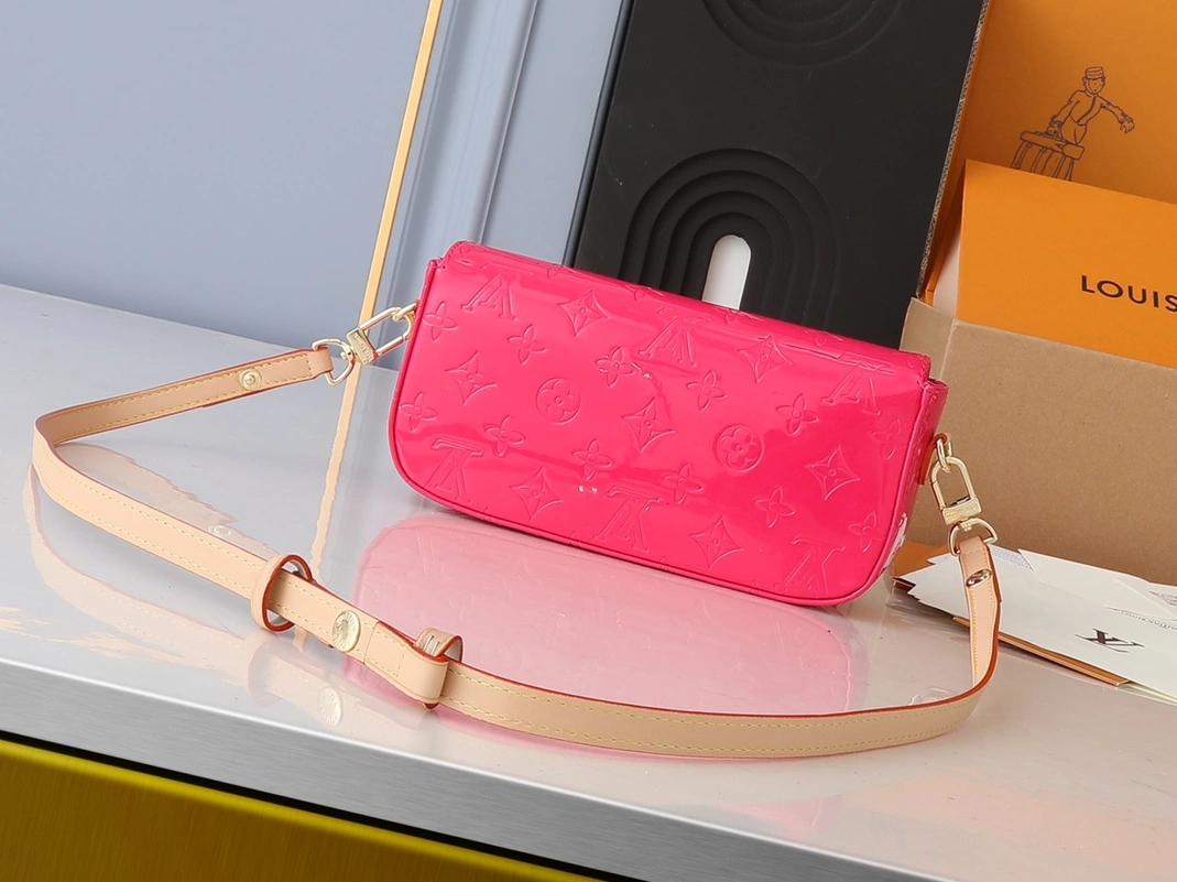 Unique 7729 Louis Vuitton AAA Quality Messenger Bags For Women