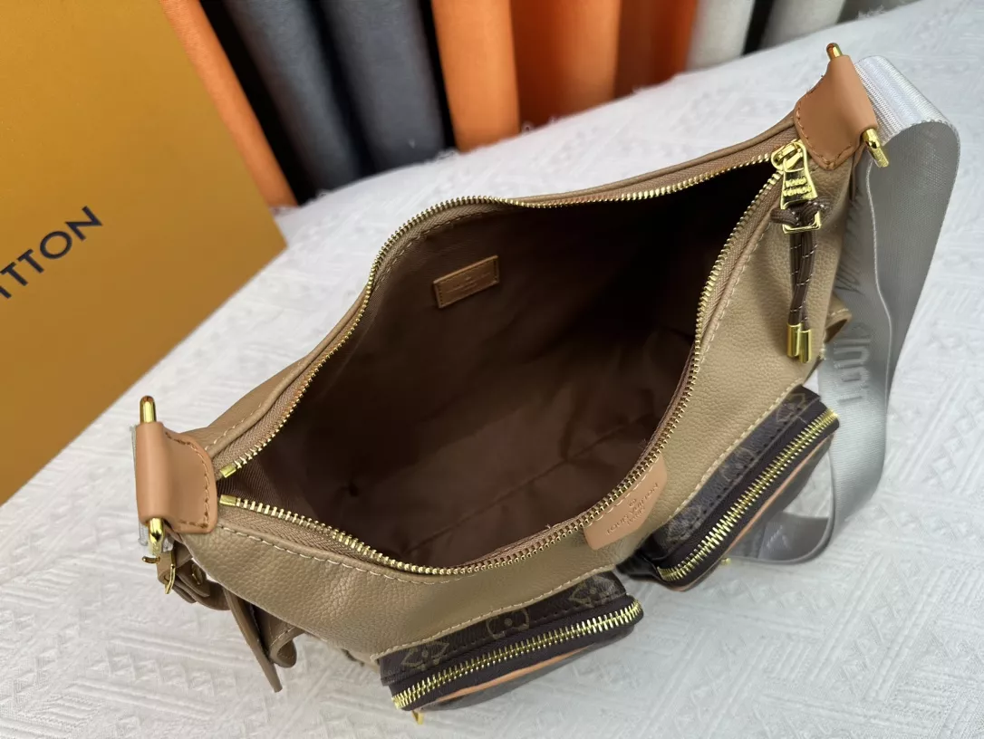 Unique 774 Louis Vuitton AAA Quality Messenger Bags For Women