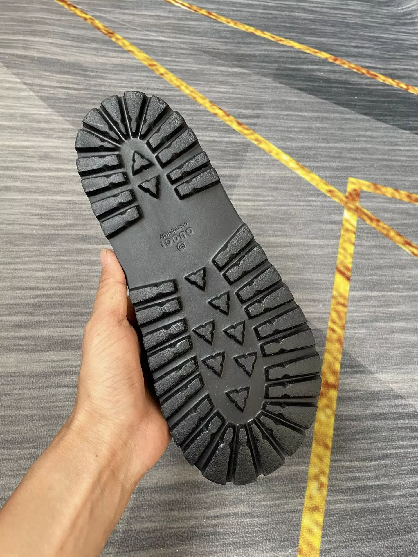 Unique 7763 Gucci Slippers For Men