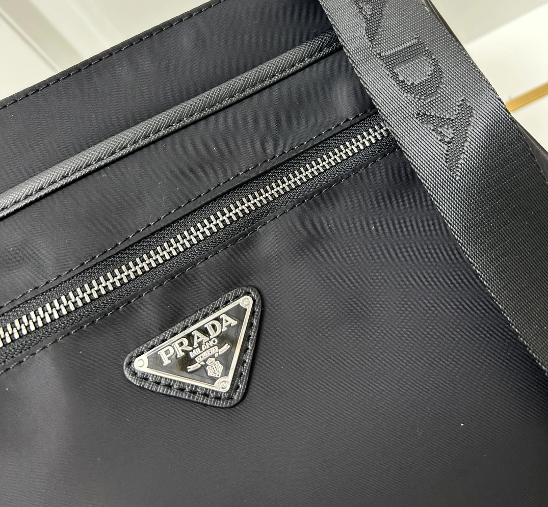 Unique 7783 Prada AAA Man Messenger Bags
