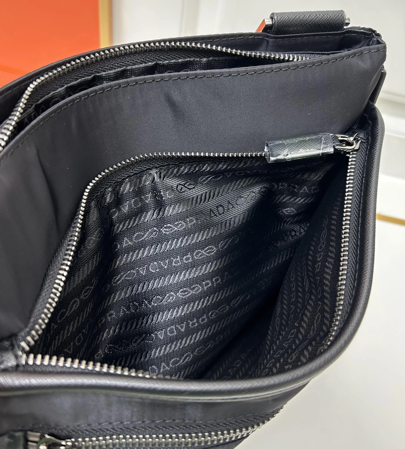 Unique 7783 Prada AAA Man Messenger Bags
