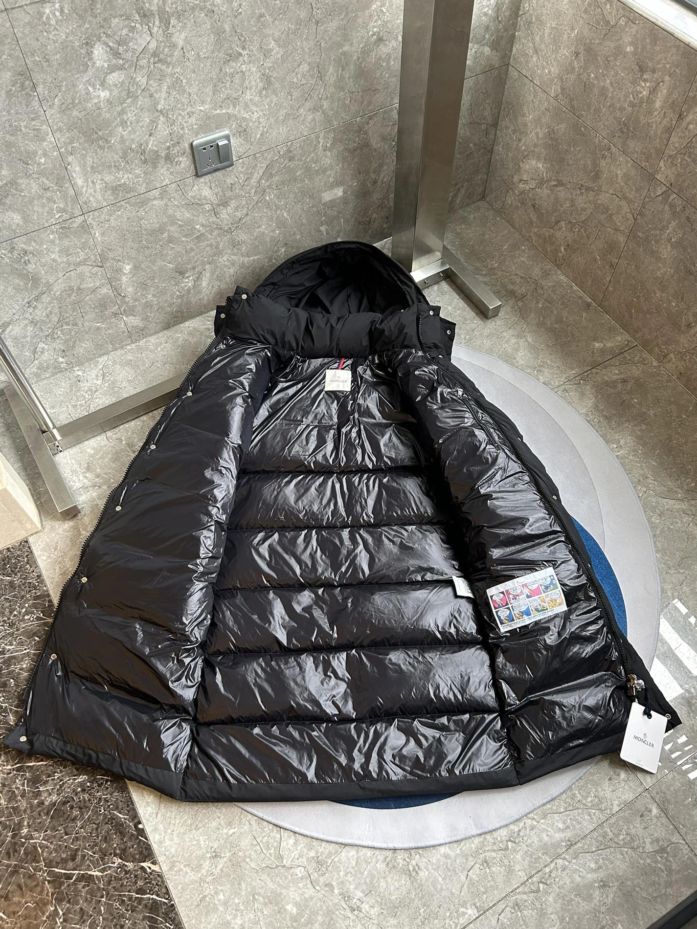 Unique 830 Moncler Down Feather Coat Long Sleeved For Unisex