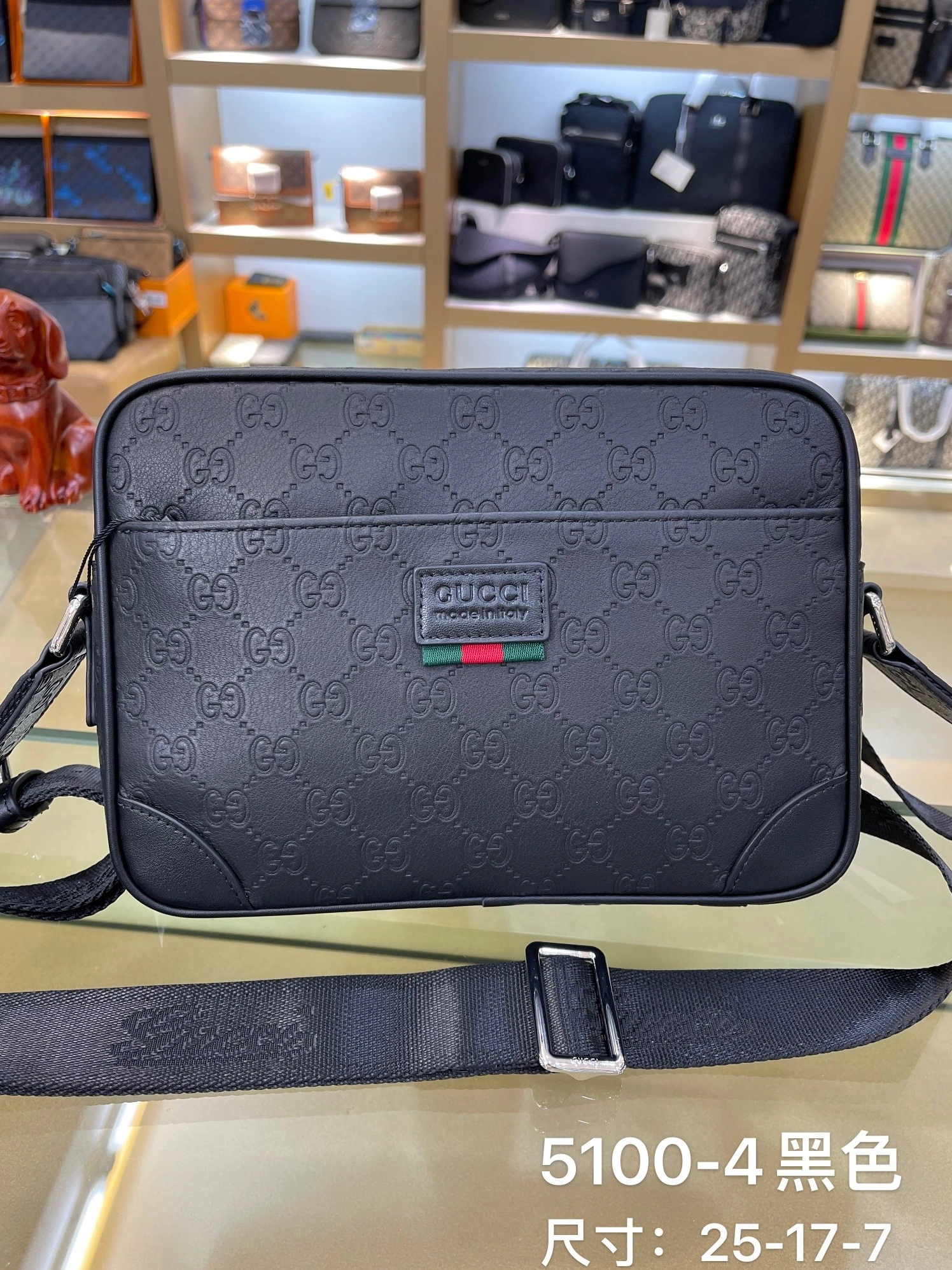 Unique 832 Gucci AAA Man Messenger Bags