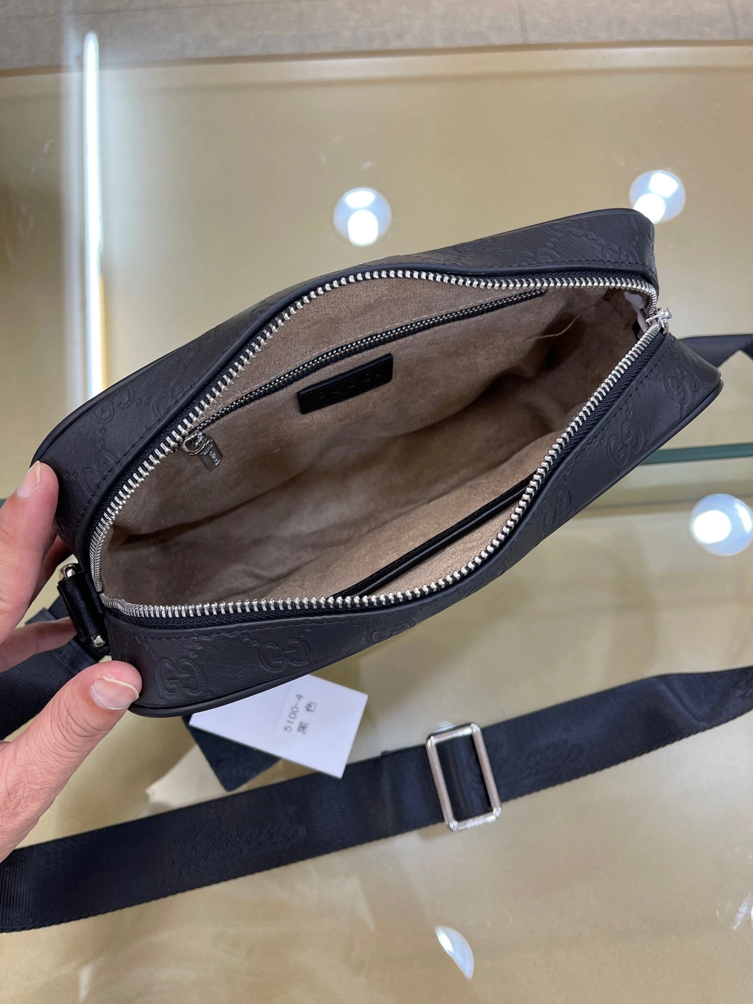 Unique 832 Gucci AAA Man Messenger Bags