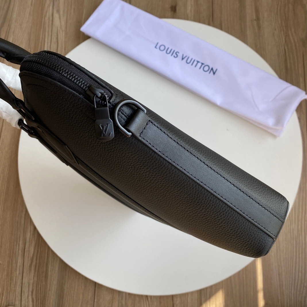 Unique 8424 Louis Vuitton AAA Man Handbags