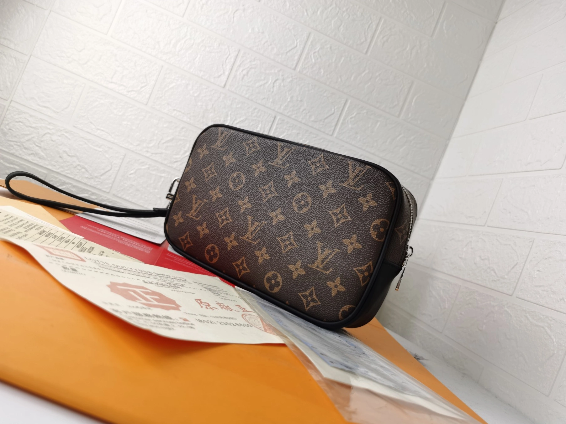 Unique 8527 Louis Vuitton AAA Man Wallets