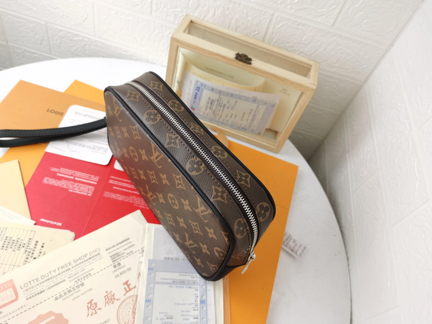 Unique 8527 Louis Vuitton AAA Man Wallets