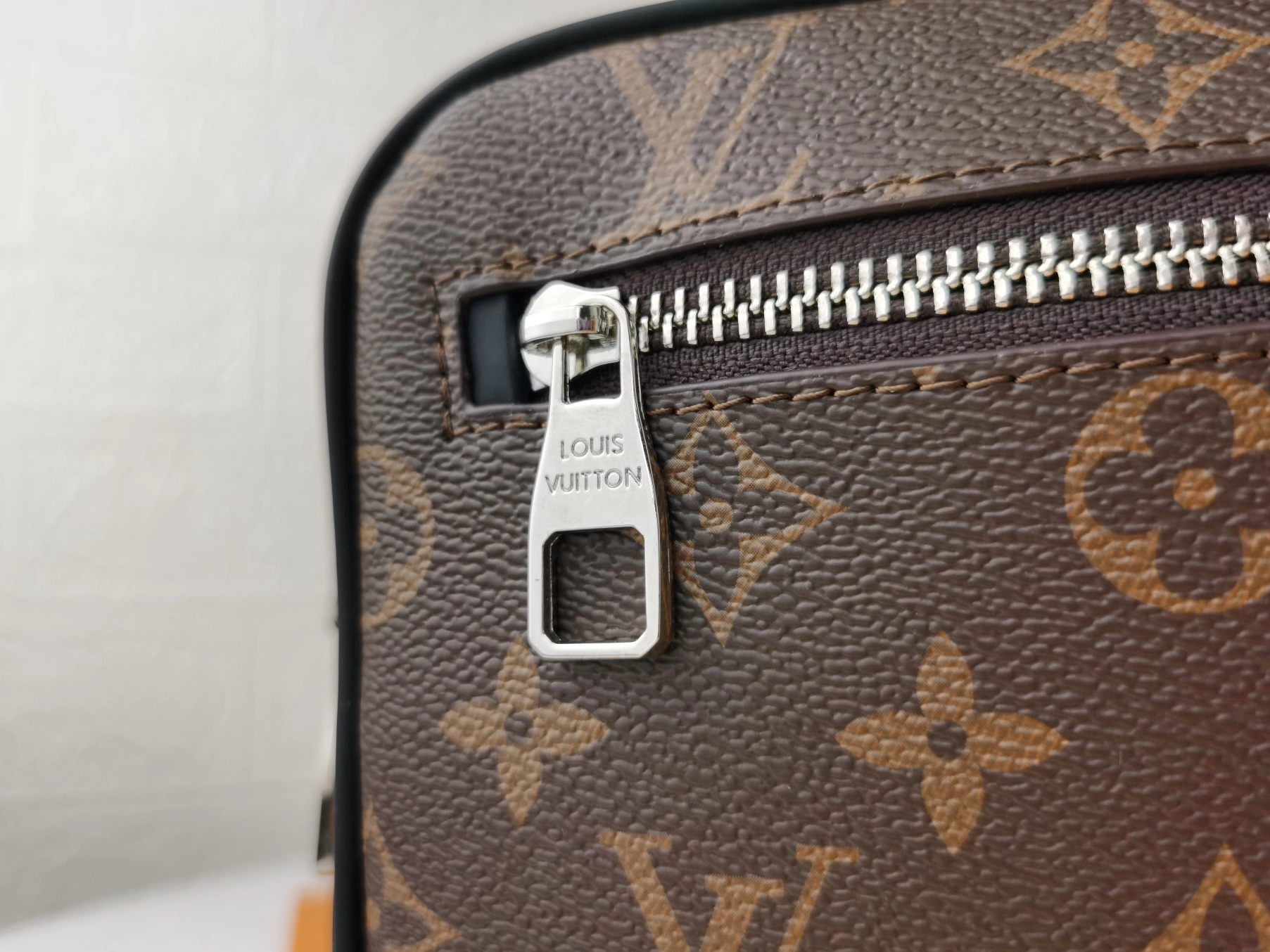 Unique 8527 Louis Vuitton AAA Man Wallets
