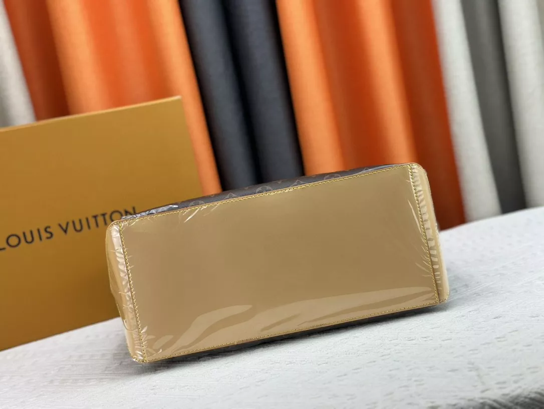 Unique 8916 Louis Vuitton AAA Quality Shoulder Bags For Women