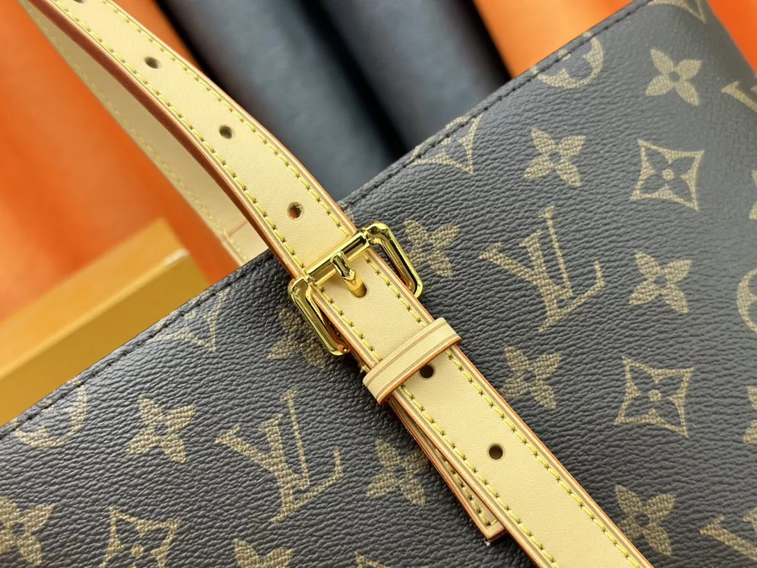Unique 8916 Louis Vuitton AAA Quality Shoulder Bags For Women