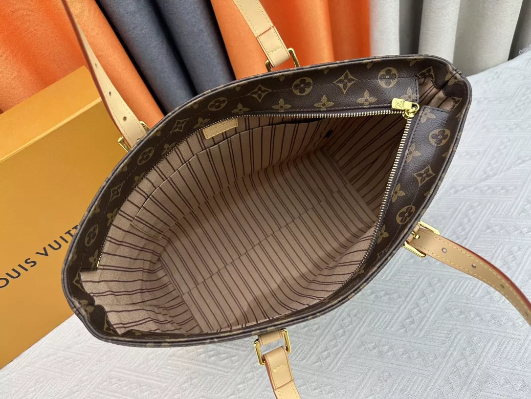 Unique 8916 Louis Vuitton AAA Quality Shoulder Bags For Women