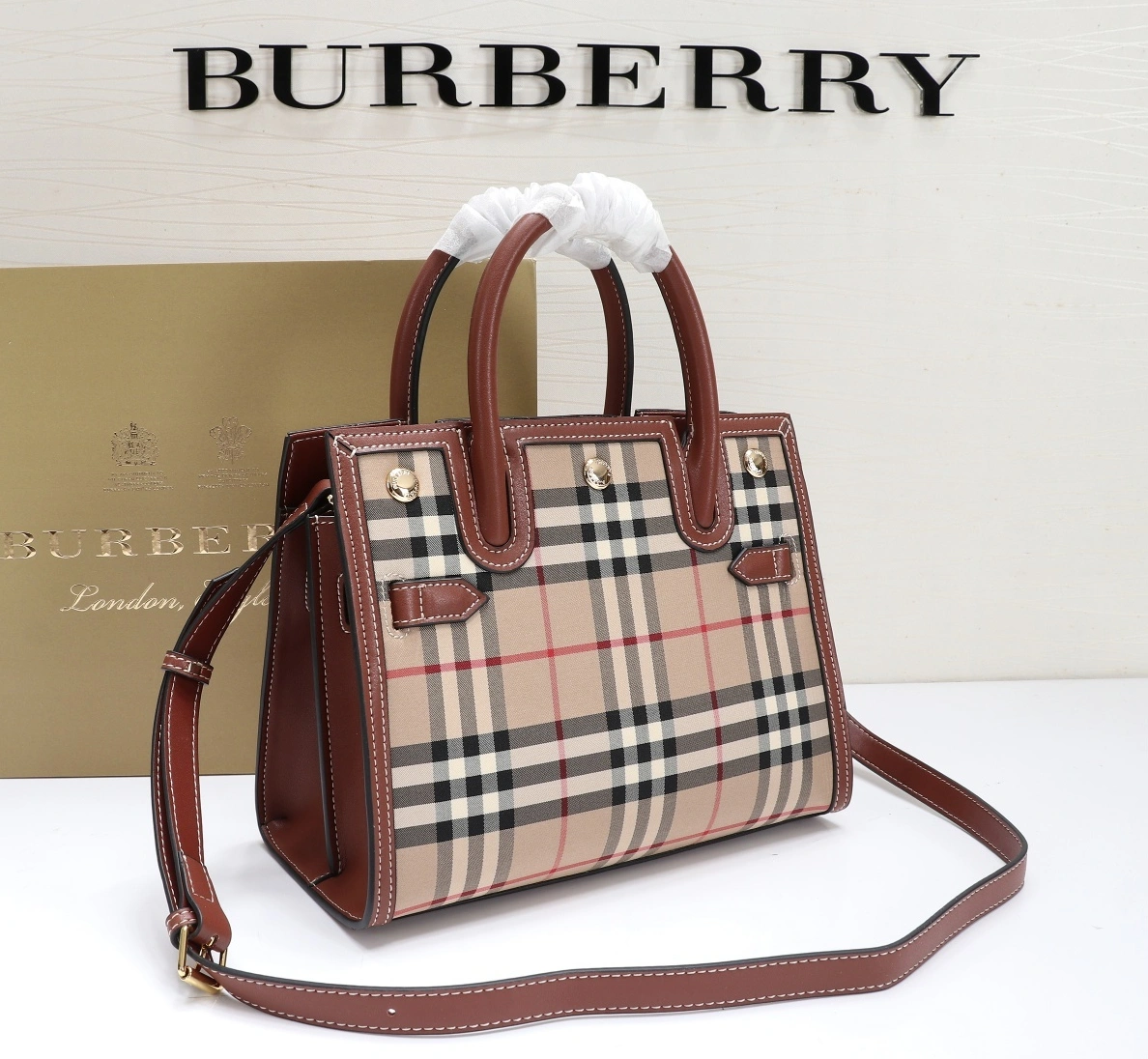 Unique 9054 Burberry AAA Quality Handbags For Women