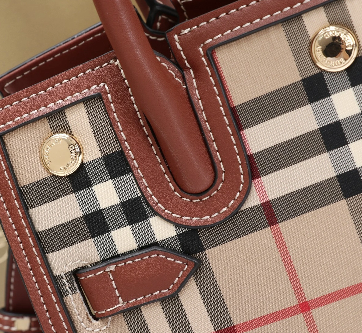 Unique 9054 Burberry AAA Quality Handbags For Women