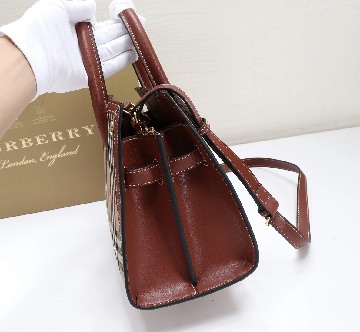 Unique 9054 Burberry AAA Quality Handbags For Women