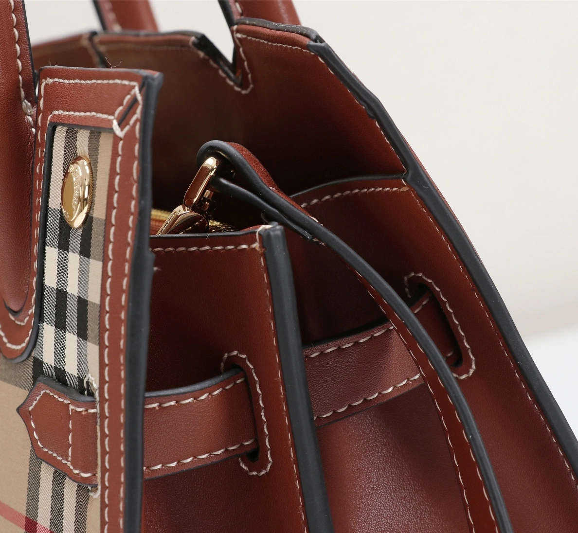 Unique 9054 Burberry AAA Quality Handbags For Women