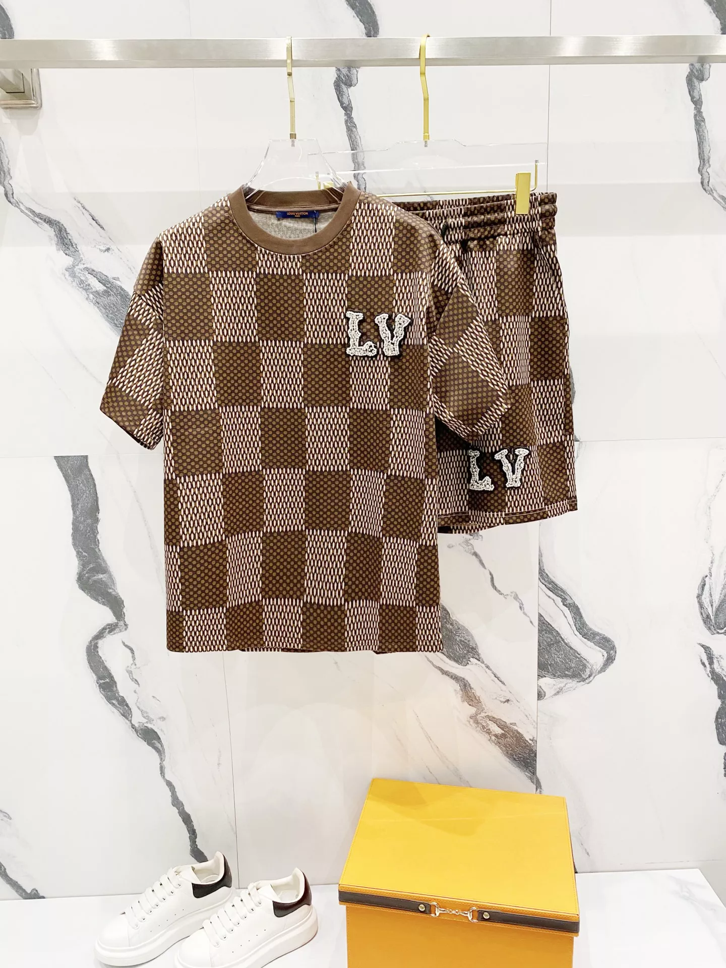 Unique 9128 Louis Vuitton LV Tracksuits Short Sleeved For Unisex