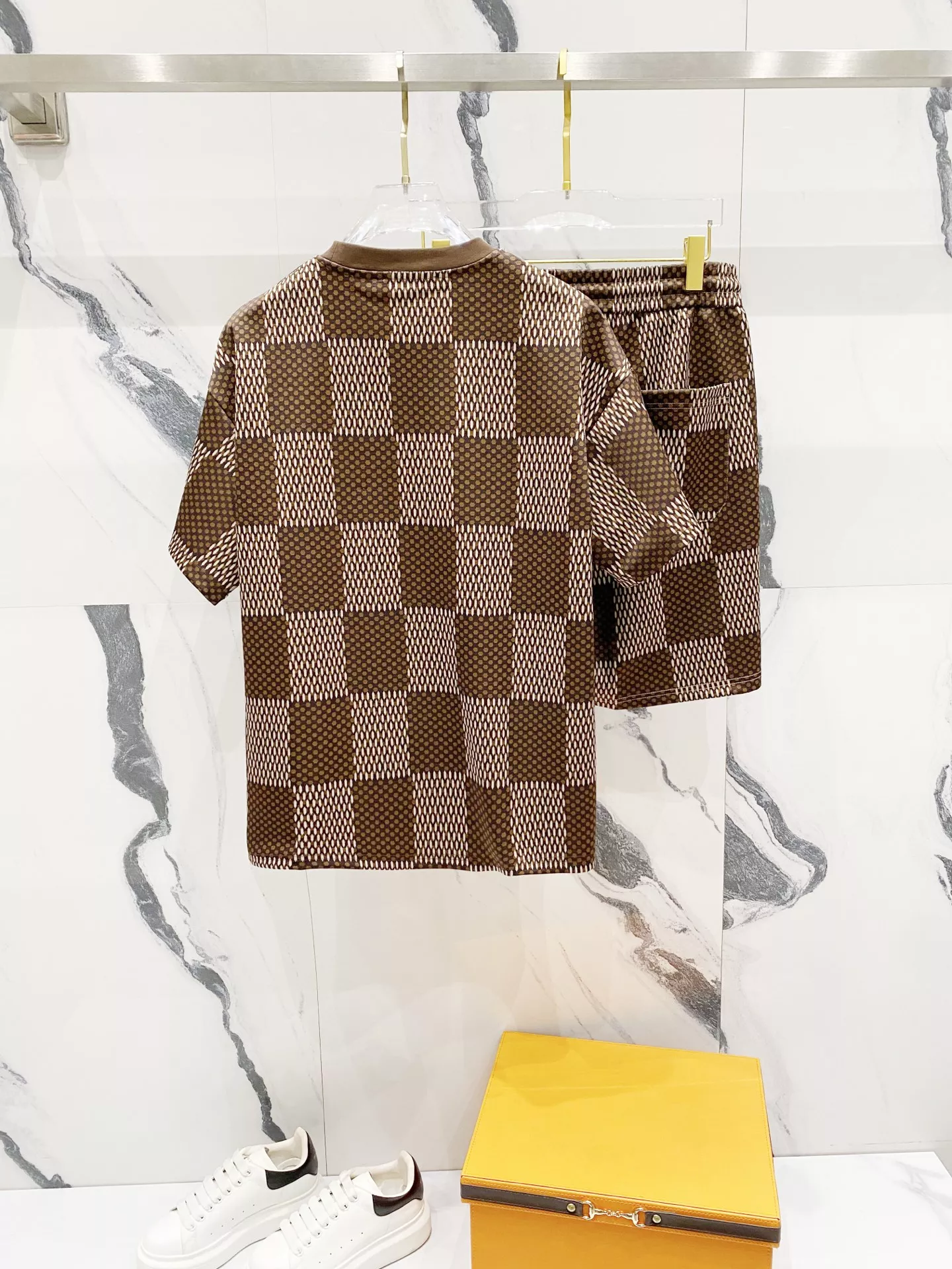 Unique 9128 Louis Vuitton LV Tracksuits Short Sleeved For Unisex