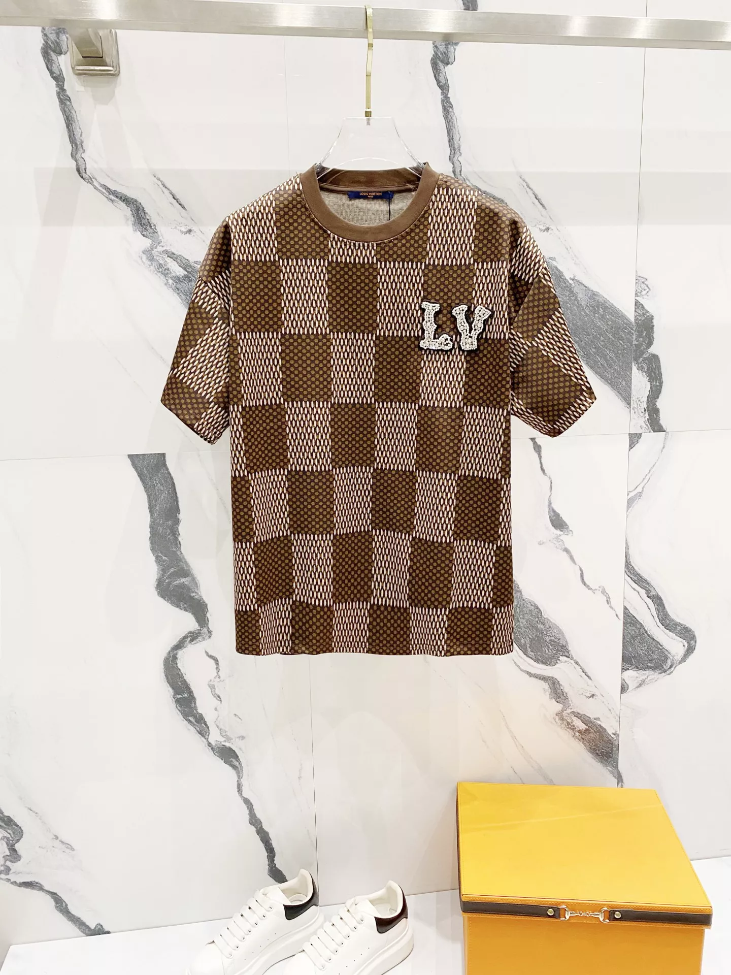 Unique 9128 Louis Vuitton LV Tracksuits Short Sleeved For Unisex