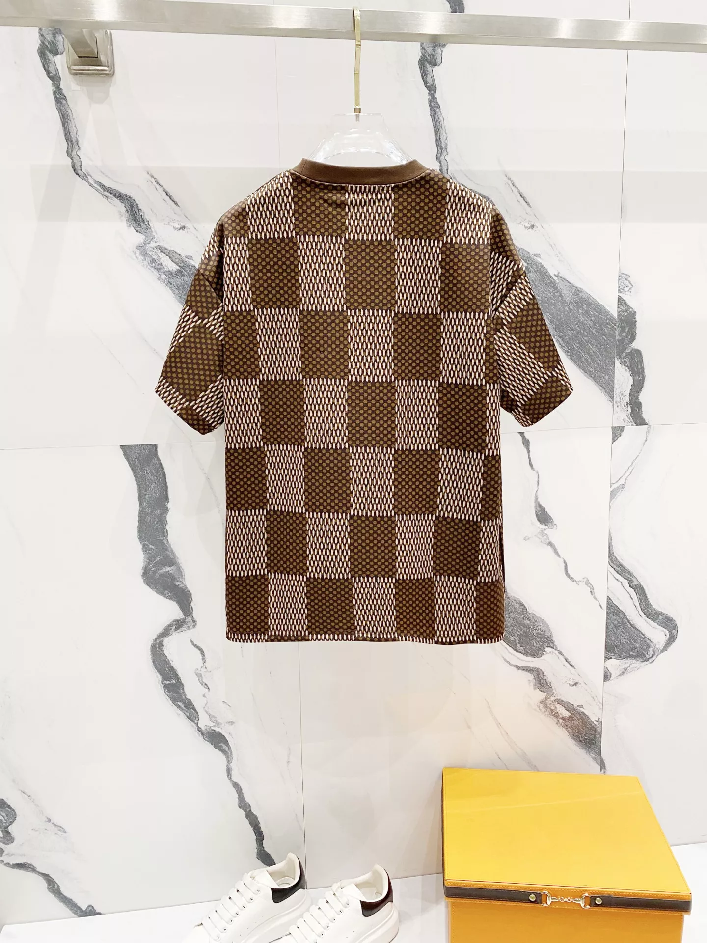 Unique 9128 Louis Vuitton LV Tracksuits Short Sleeved For Unisex