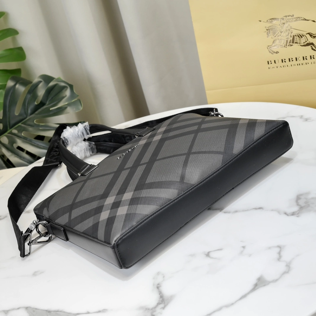 Unique 9498 Burberry AAA Man Handbags