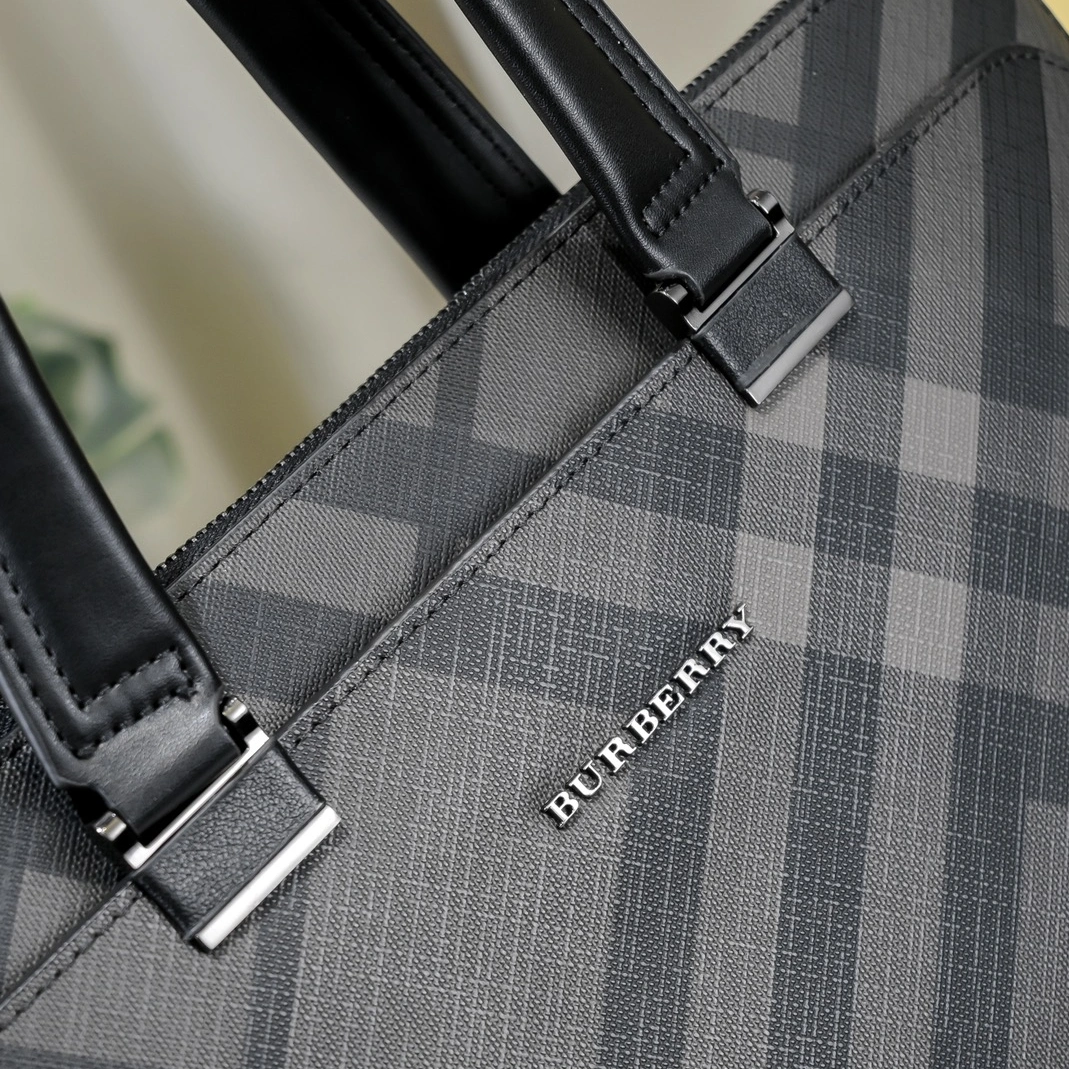 Unique 9498 Burberry AAA Man Handbags