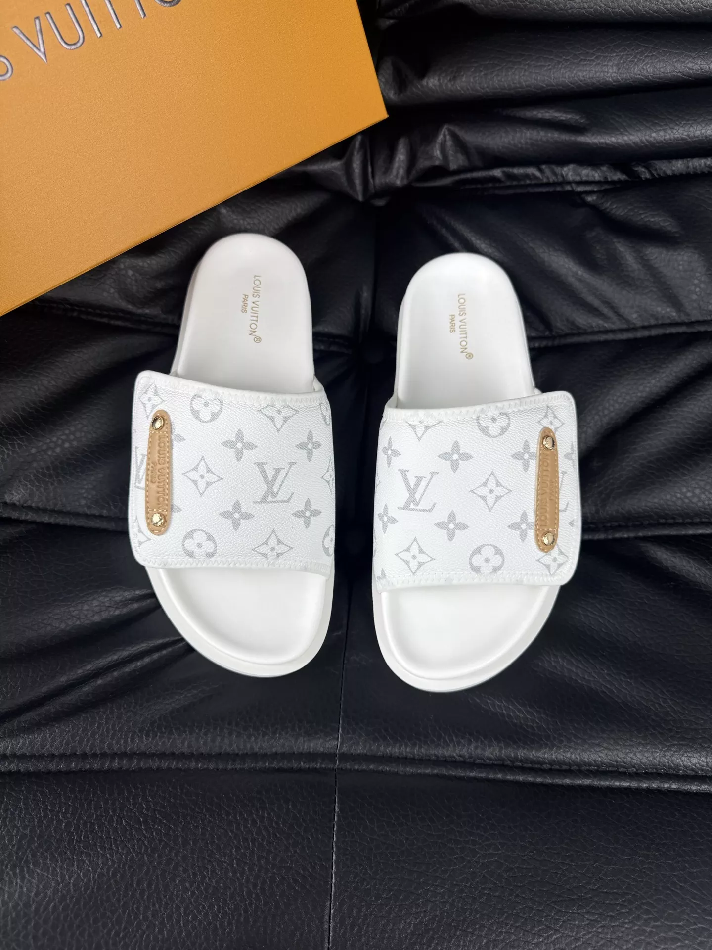 Unique 9570 Louis Vuitton Slippers For Men
