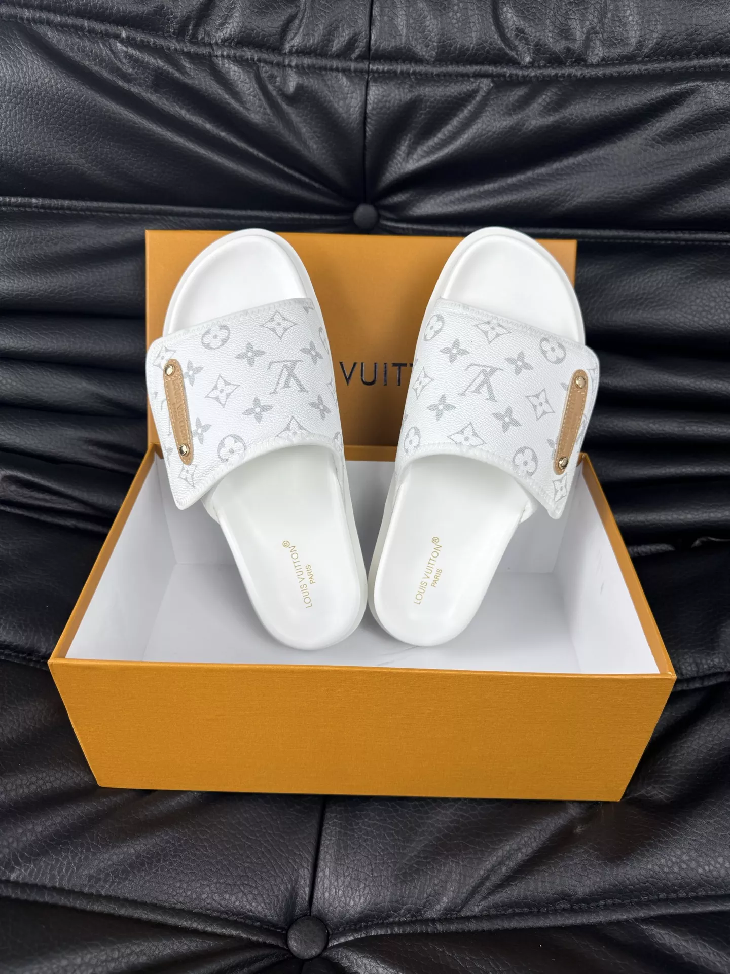 Unique 9570 Louis Vuitton Slippers For Men