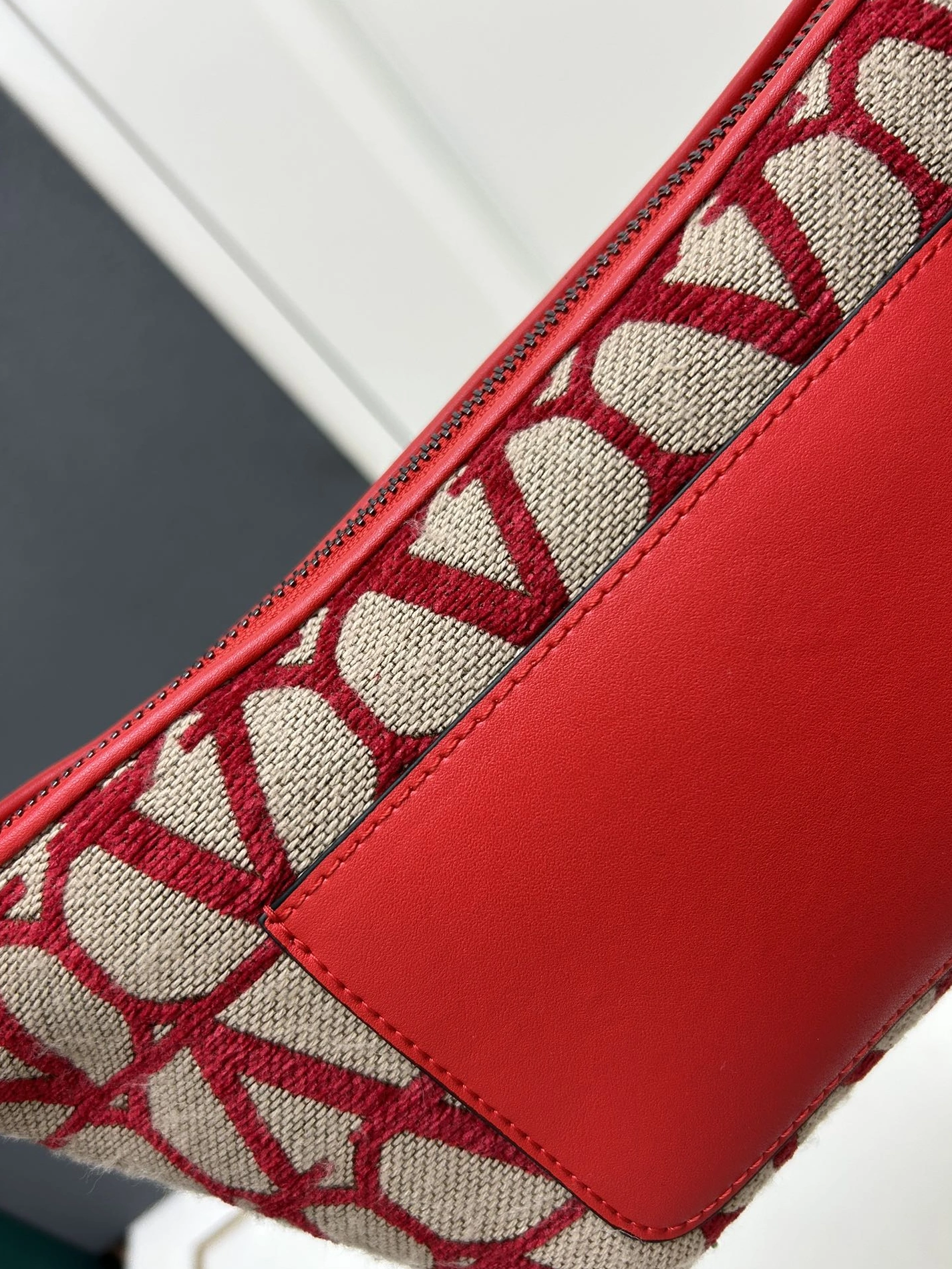 Unique 9781 Valentino AAA Quality Messenger Bags For Women