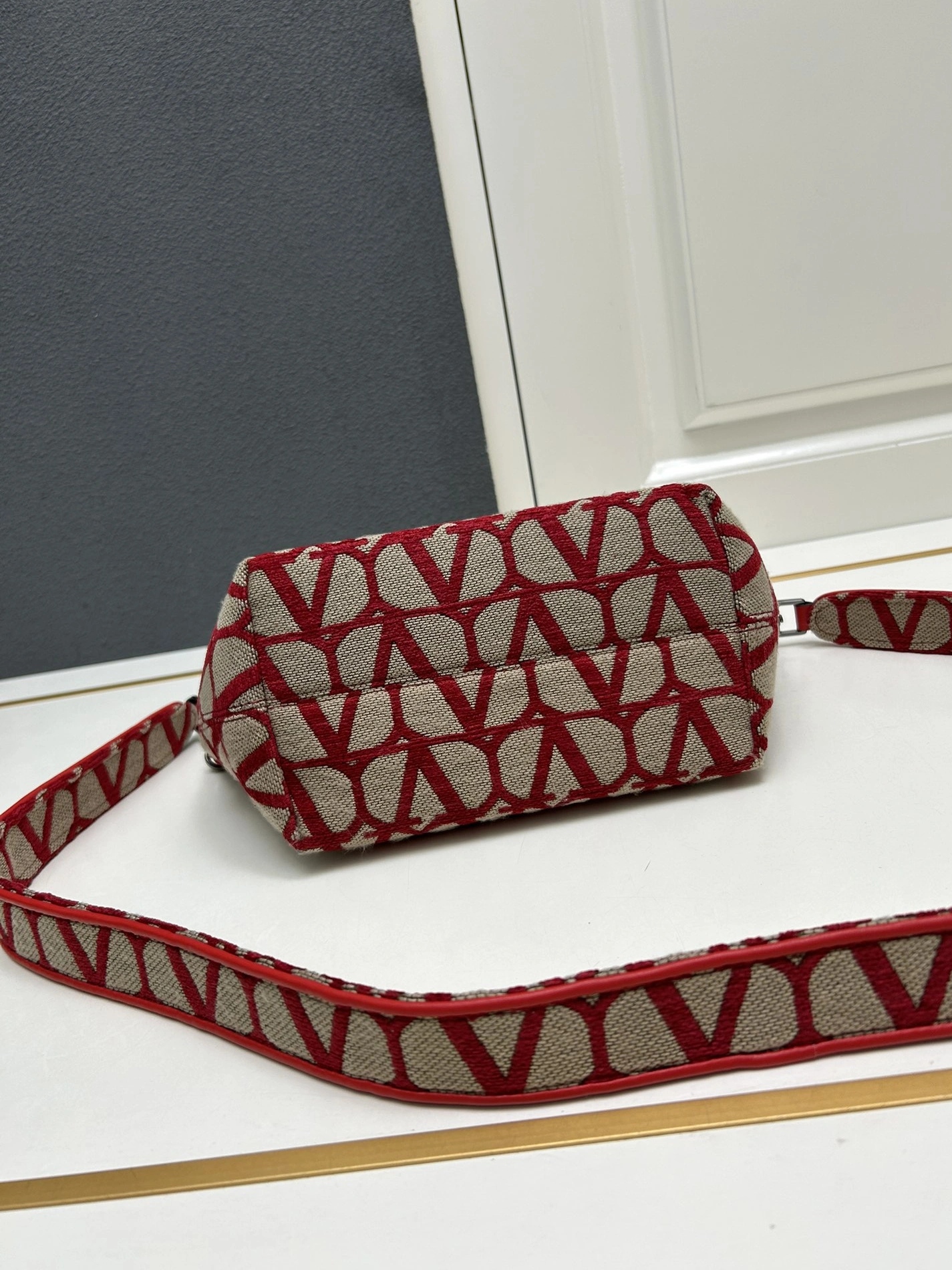 Unique 9781 Valentino AAA Quality Messenger Bags For Women