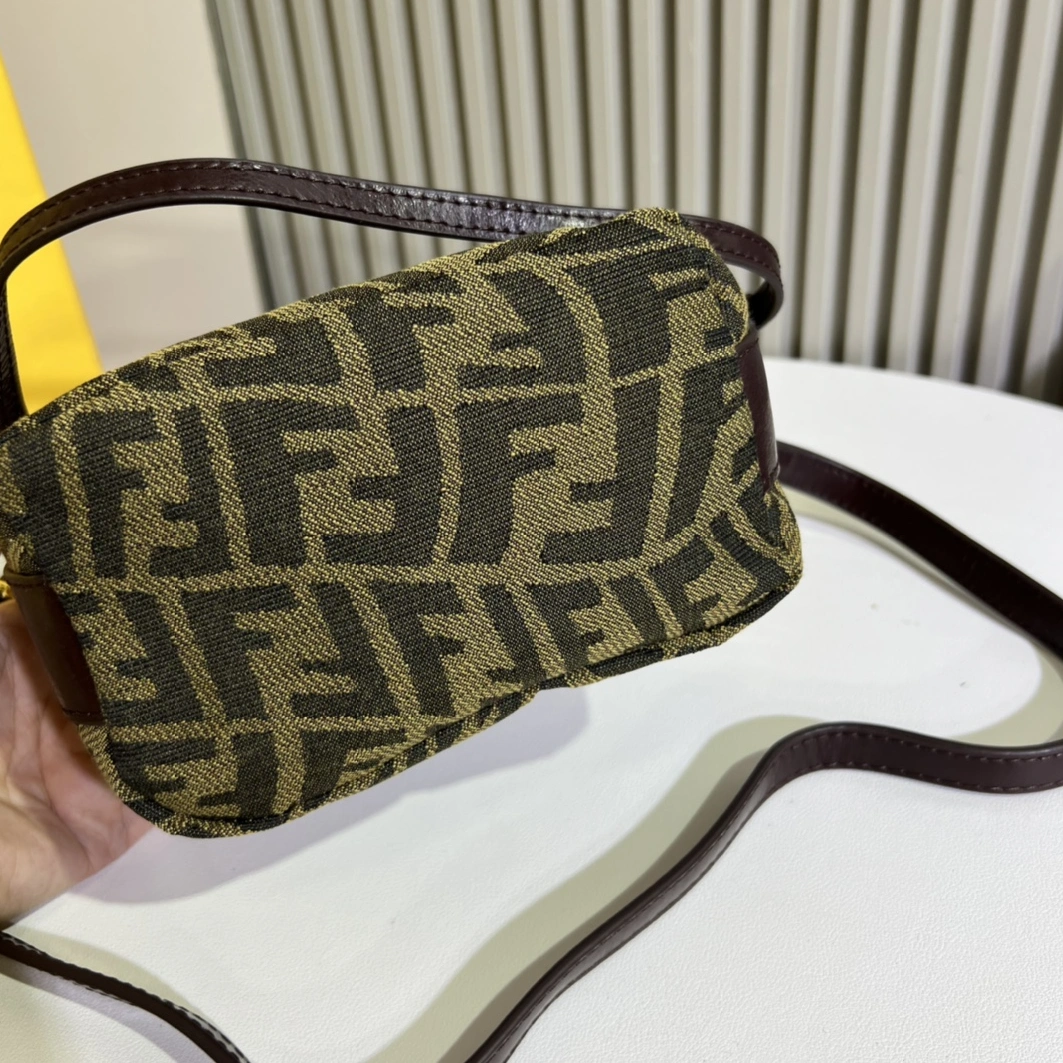 Unique 9786 Fendi AAA Quality Messenger Bags For Women