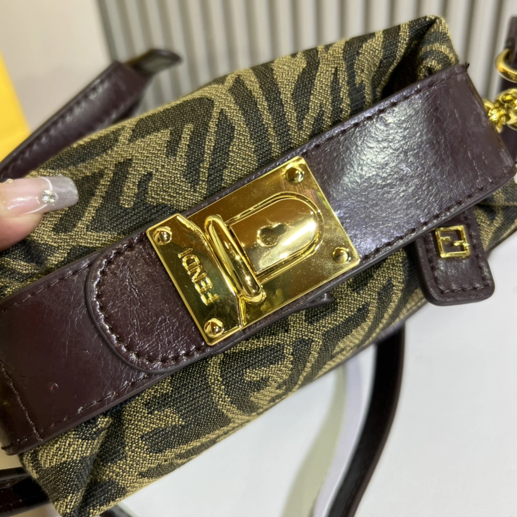 Unique 9786 Fendi AAA Quality Messenger Bags For Women