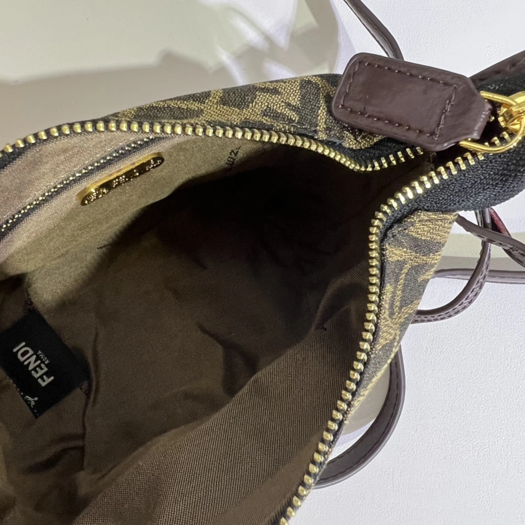 Unique 9786 Fendi AAA Quality Messenger Bags For Women