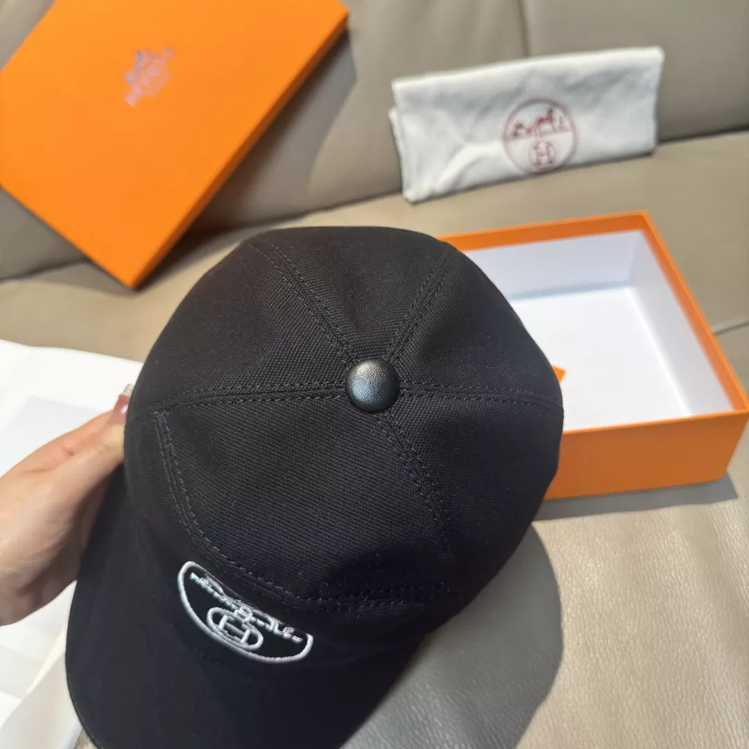 UrbanStyle 1096 Hermes Caps