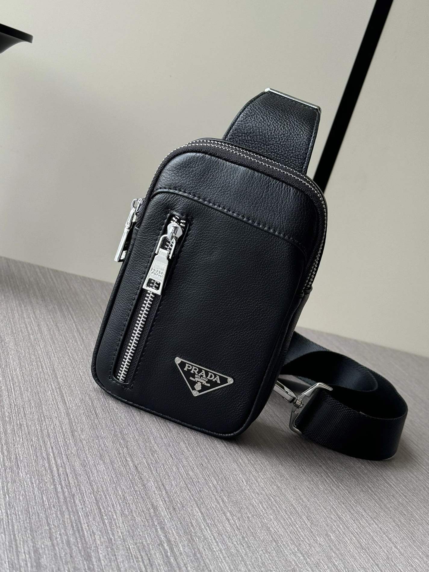 UrbanStyle 1463 Prada AAA Man Messenger Bags