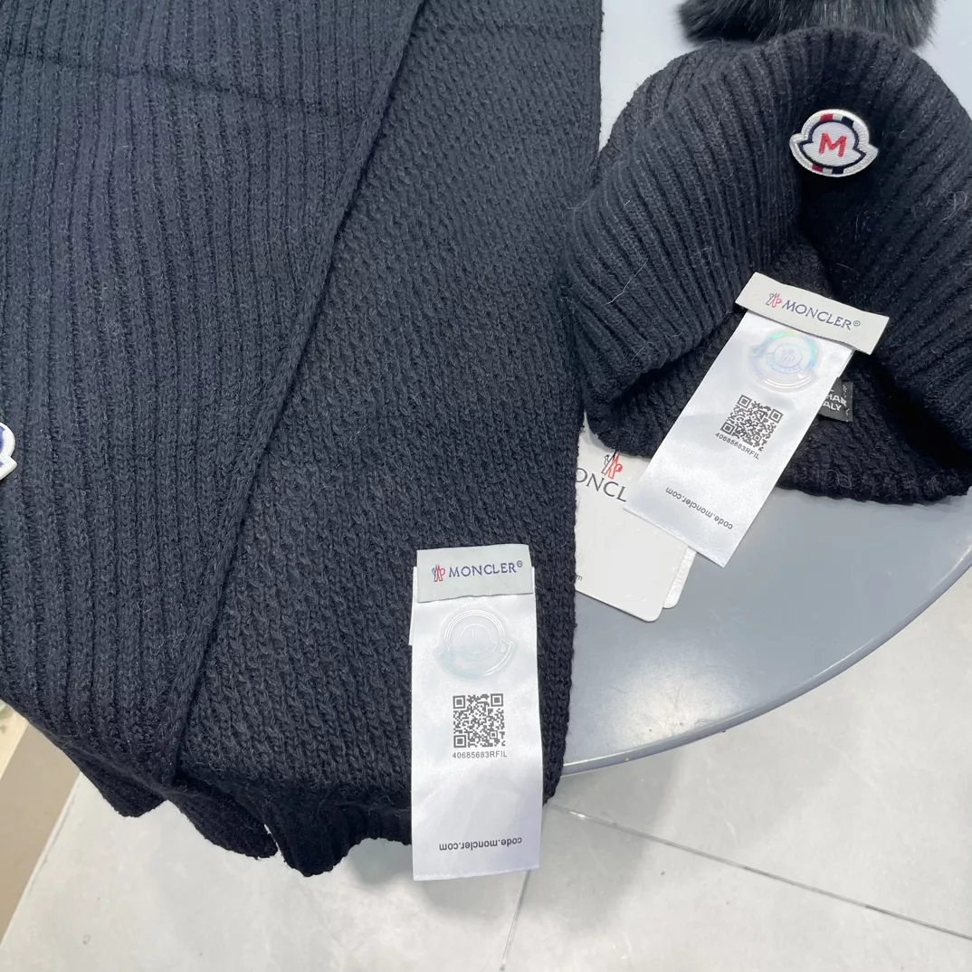 UrbanStyle 1745 Moncler Hat and Scarf and Glove Set