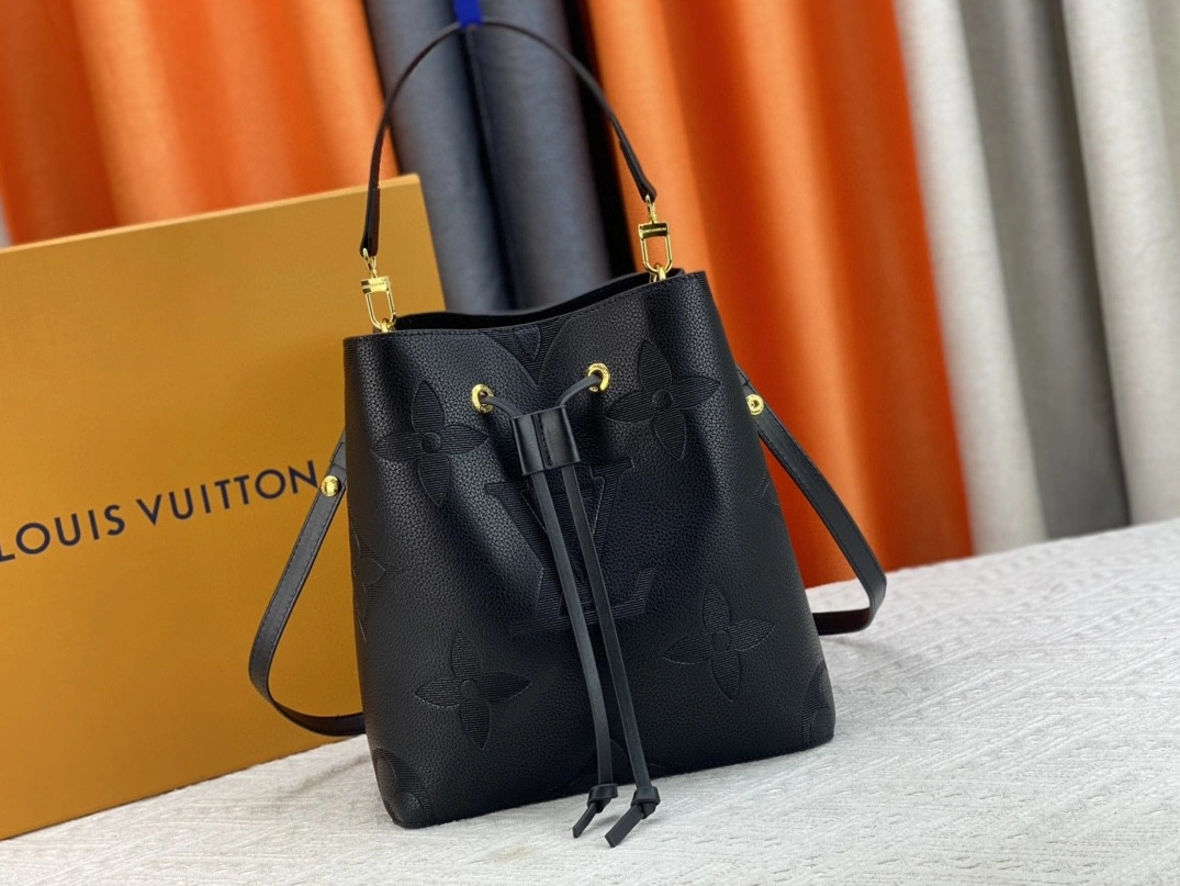 UrbanStyle 1773 Louis Vuitton AAA Quality Messenger Bags For Women