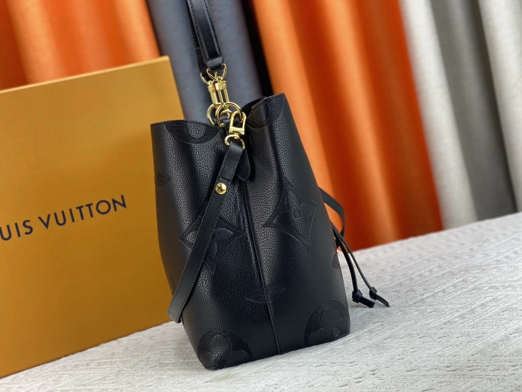 UrbanStyle 1773 Louis Vuitton AAA Quality Messenger Bags For Women