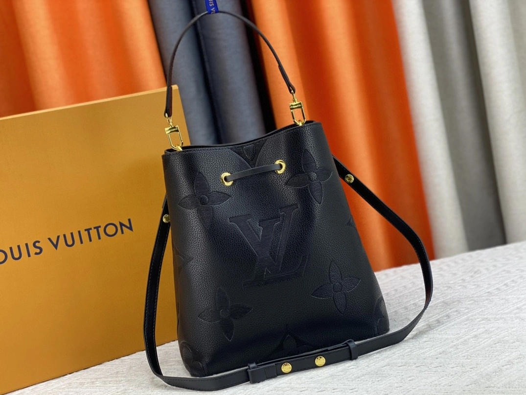 UrbanStyle 1773 Louis Vuitton AAA Quality Messenger Bags For Women