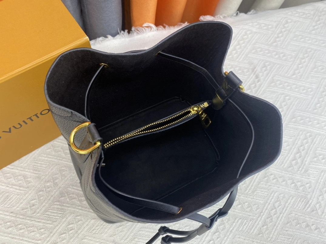 UrbanStyle 1773 Louis Vuitton AAA Quality Messenger Bags For Women