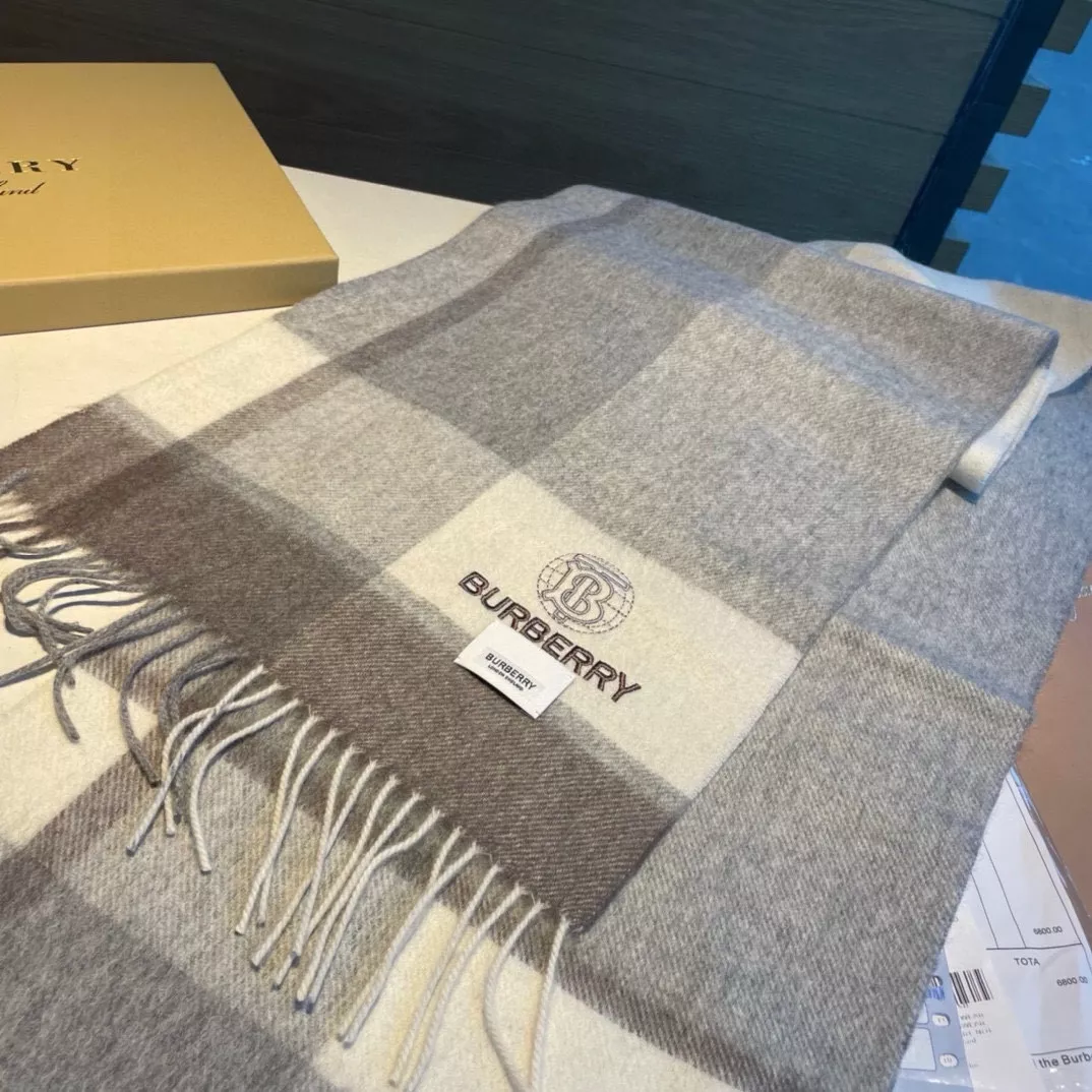 UrbanStyle 1791 Burberry Scarf For Women