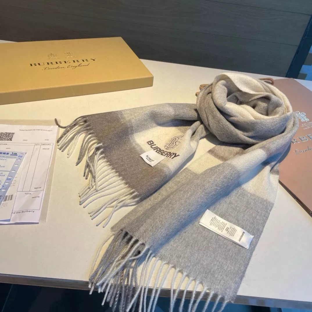 UrbanStyle 1791 Burberry Scarf For Women
