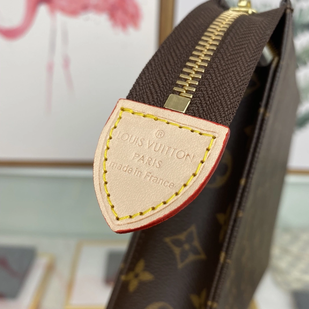 UrbanStyle 2026 Louis Vuitton AAA Man Wallets