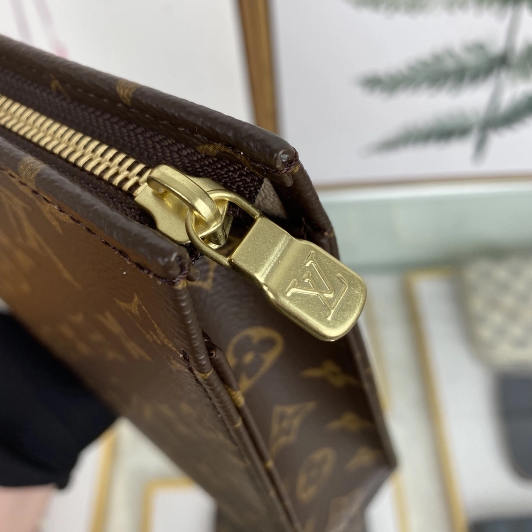 UrbanStyle 2026 Louis Vuitton AAA Man Wallets